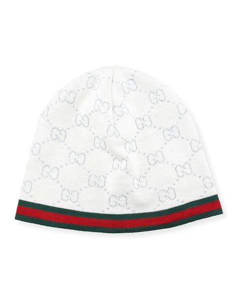 white gucci beanie.